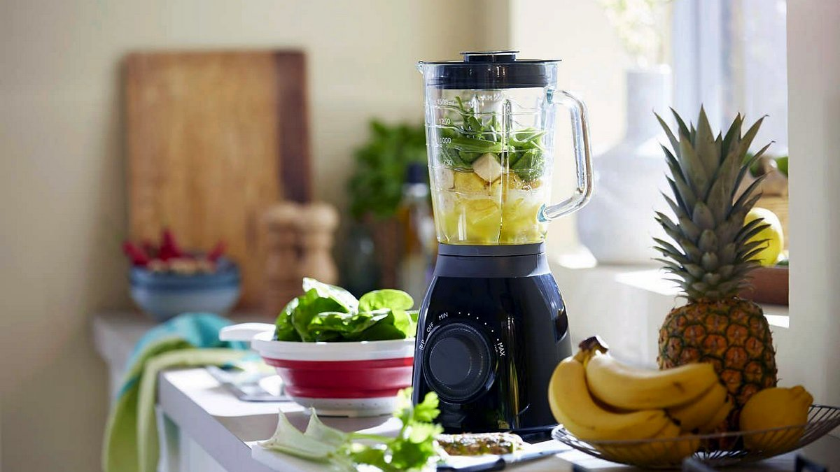 How to choose the perfect blender: hand blender or stationary blender?